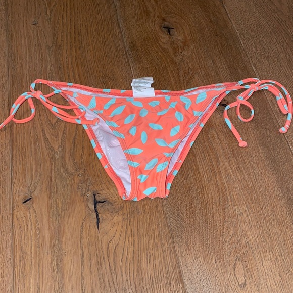 DVF x Roxy Scrunch bum tie bikini bottoms - Picture 2 of 5